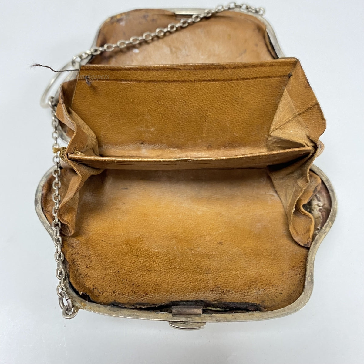 Early 20th century silver purse, Chester 1913, with foliate repousee border  and a green watered silk